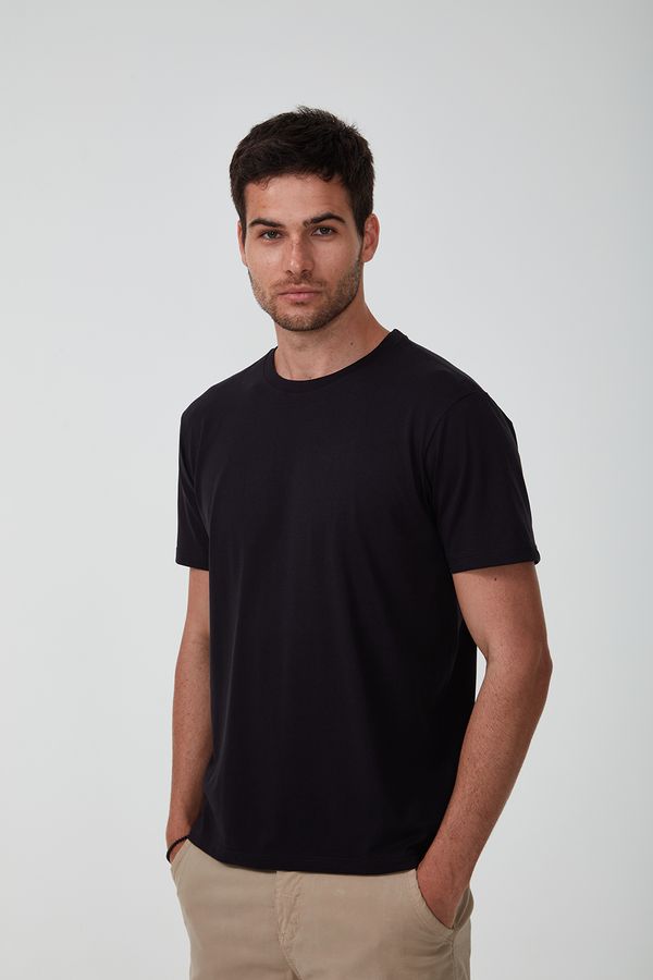Camiseta-C-Neck-Premium-Preto-|-Tamanho-P